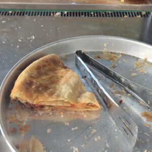 Byrek Shtëpie me Qepë dhe Domate